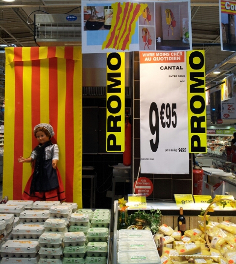 Affiche sur le thème "Couleurs Catalanes" à Auchan Perpignan Août 2014