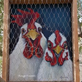 Tableau d'une poule et son coq avec un encadrement grillagé et légèrement ouvert.
