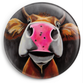 Le magnet Meulie représente le portrait d'une vache, reproduction du tableau réalisé à l'acrylique par l'artiste peintre Carole Alexandre