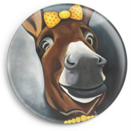 Le magnet Mistinguette représente le portrait d'une ânesse catalane, reproduction du tableau réalisé à l'acrylique par l'artiste peintre Carole Alexandre